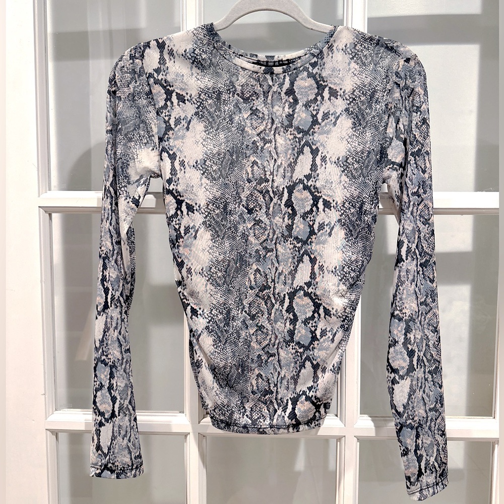 🦋Stradivarius CREW NECK FITTED SIDE RUCHED TOP🦋